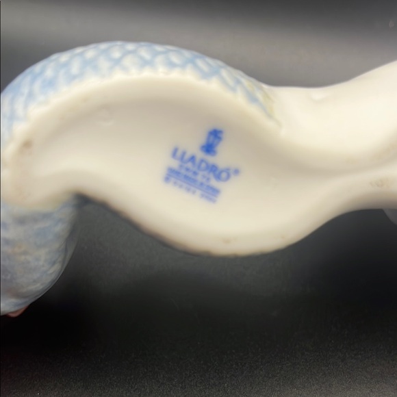 Elegant Mermaid Figurine in Soft Blue and White - Picture 5 of 7